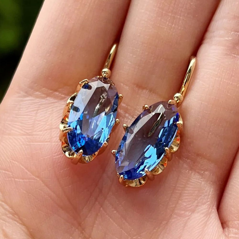 Brinco Lumina - Descubra o poder de um acessório que vai transformar seu estilo e destacar sua elegância.